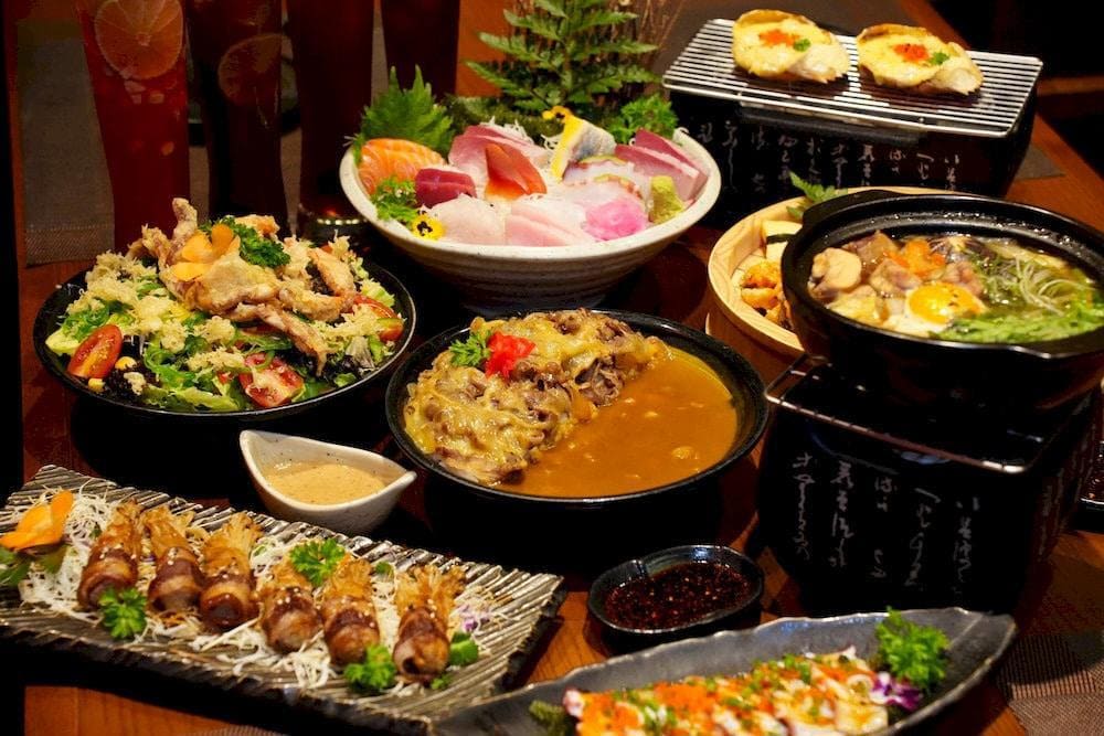 Miya Sushi & BBQ is a Japanese restaurant combining sushi and BBQ grilling for diners to choose from (Source: Fanpage Miya Sushi & BBQ)